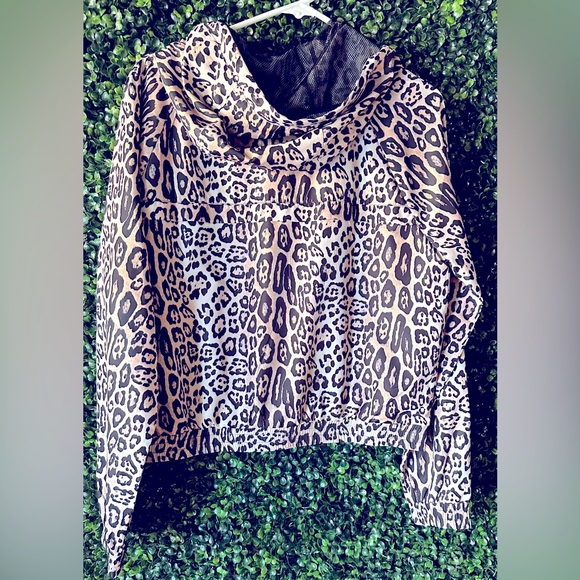 Leopard Long Sleeve Hooded Bomber Jacket w/ Pockets - Picture 5 of 6